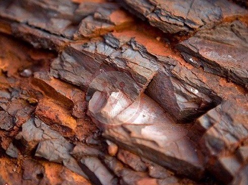 سنگ آهن در سرازیری سنگ آهن در سرازیری